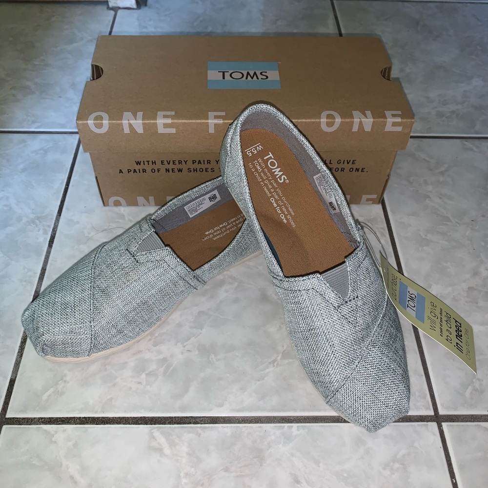 Tom’s Classic Dirzzle Grey Mettalic Woven - Picture 2 of 7